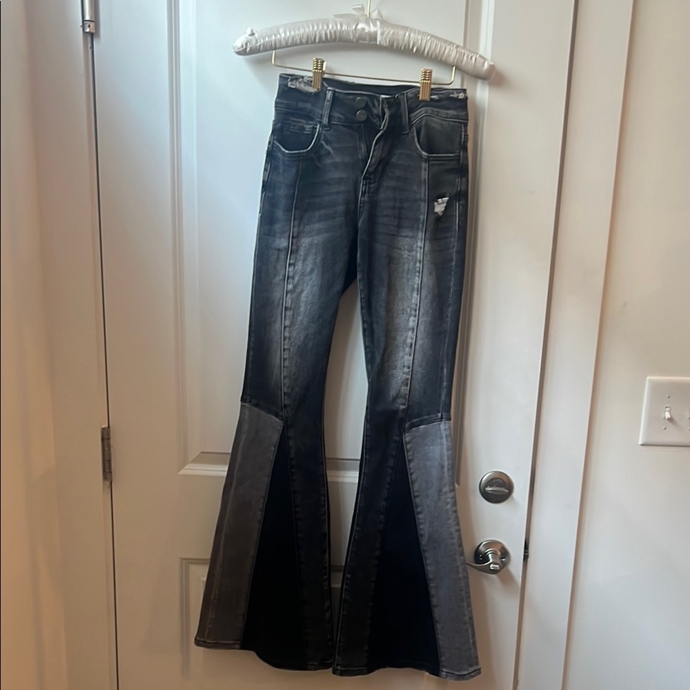 Stylish Flared Jeans in Black and Gray